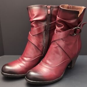 Vangelo Donna Red Heeled Faux Fur Lined Side Zippered Ankle Boots,Size 40.